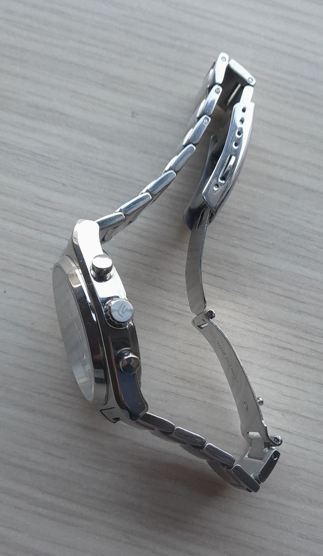 Casio Edifice cronógrafo zafiro