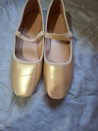 Manoletinas beige y doradas