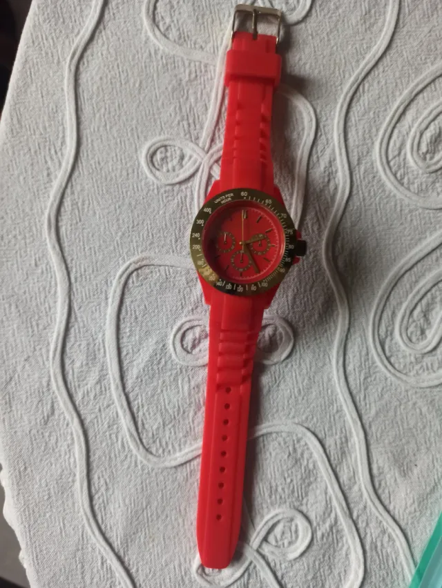 Reloj Cronógrafo Rojo y Dorado