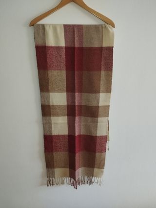 Bufanda de cuadros mujer sin usar