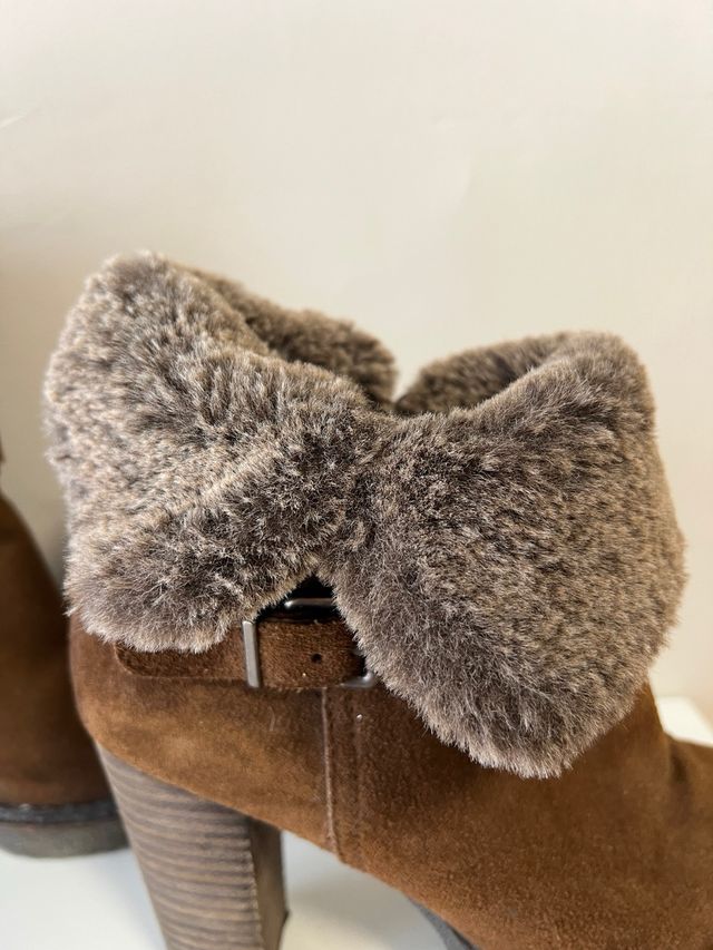 Stivaletti marroni con pelliccia