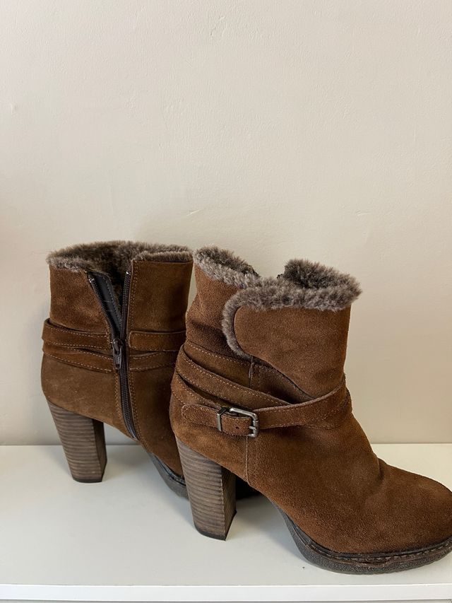 Stivaletti marroni con pelliccia