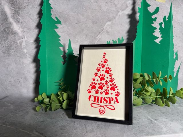 Marco de diseño con huellas de perro