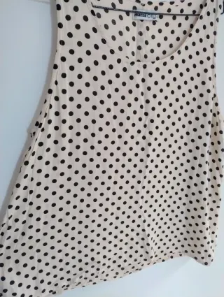 Camiseta sin mangas lunares