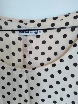 Camiseta sin mangas lunares