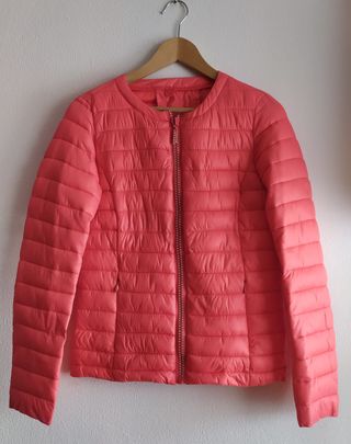 Cazadora acolchada fina color coral, Talla M