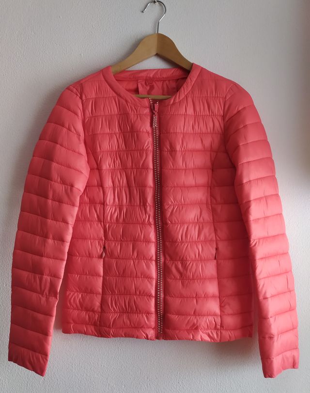 Cazadora acolchada fina color coral, Talla M