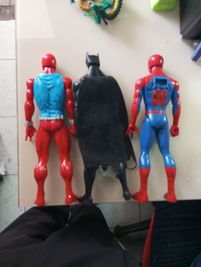 Figura Spiderman Roja y Azul Batman