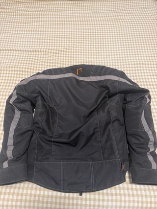 Chaqueta de moto con protecciones