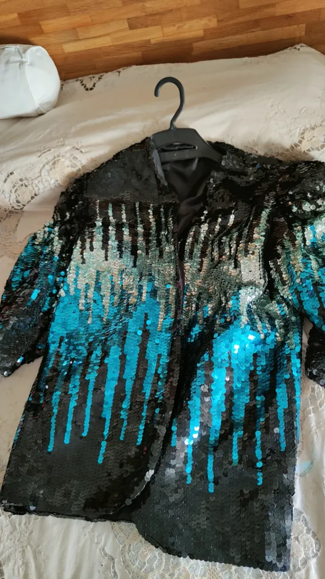 Chaqueta lentejuelas negra y turquesa