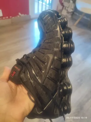 Deportivas Nike Shox Hombre Negras y Grises