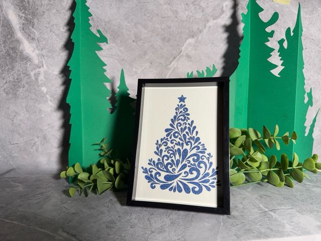 Marco de diseño con árbol azul