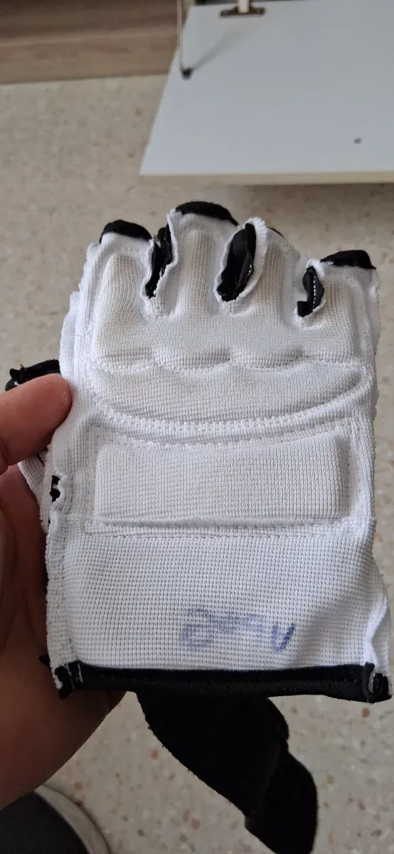 Guantes Taekwondo WTF Blancos Talla M