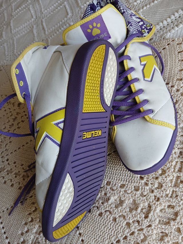 Botas Kelme T.38 Blancas con Detalles Morados