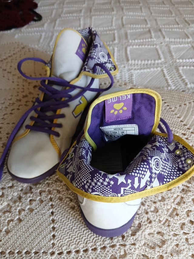 Botas Kelme T.38 Blancas con Detalles Morados