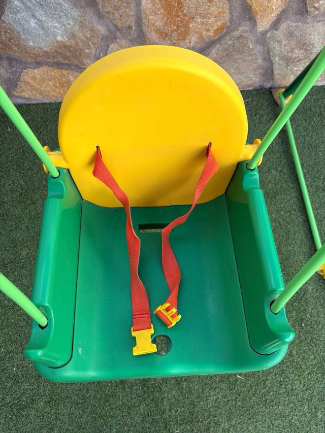 Columpio infantil verde y amarillo