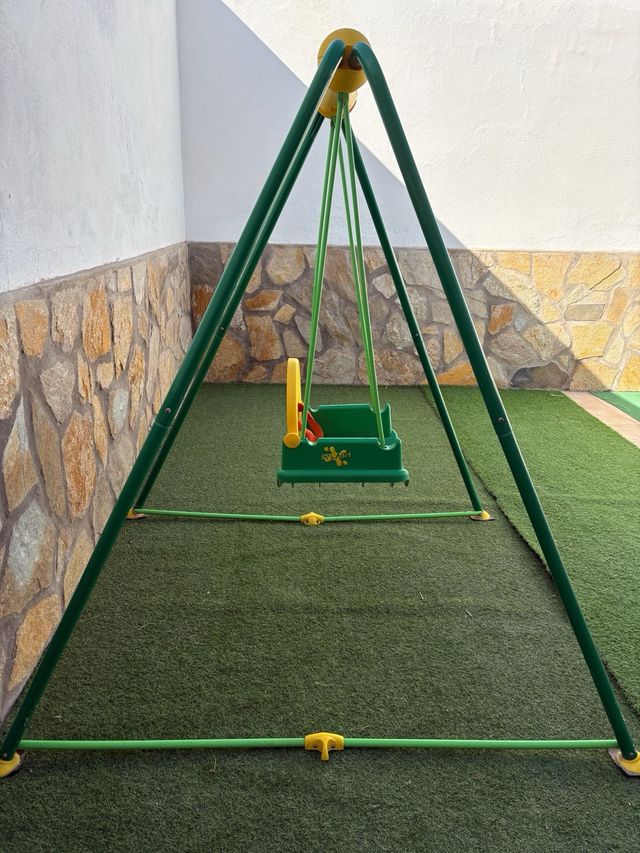 Columpio infantil verde y amarillo