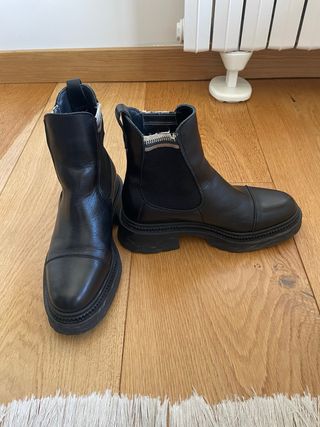 Botines de piel negros
