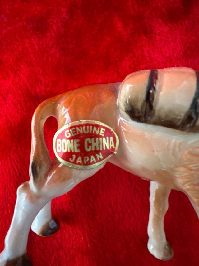 Figura camello porcelana