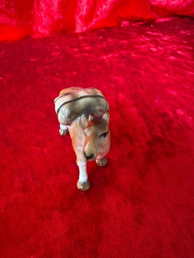 Figura camello porcelana