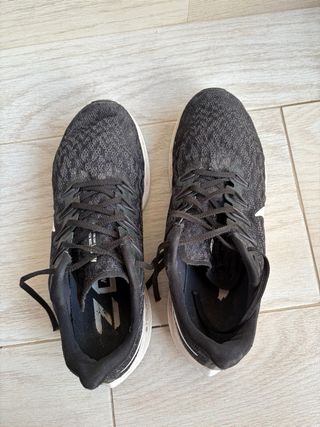 Zapatillas Nike Running Negras y Blancas