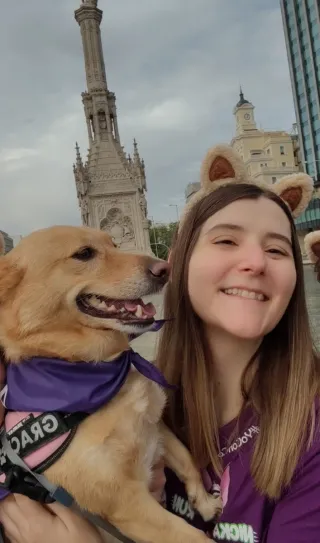 Cuidadora y peluquera canina. 