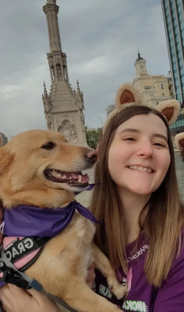 Cuidadora y peluquera canina.