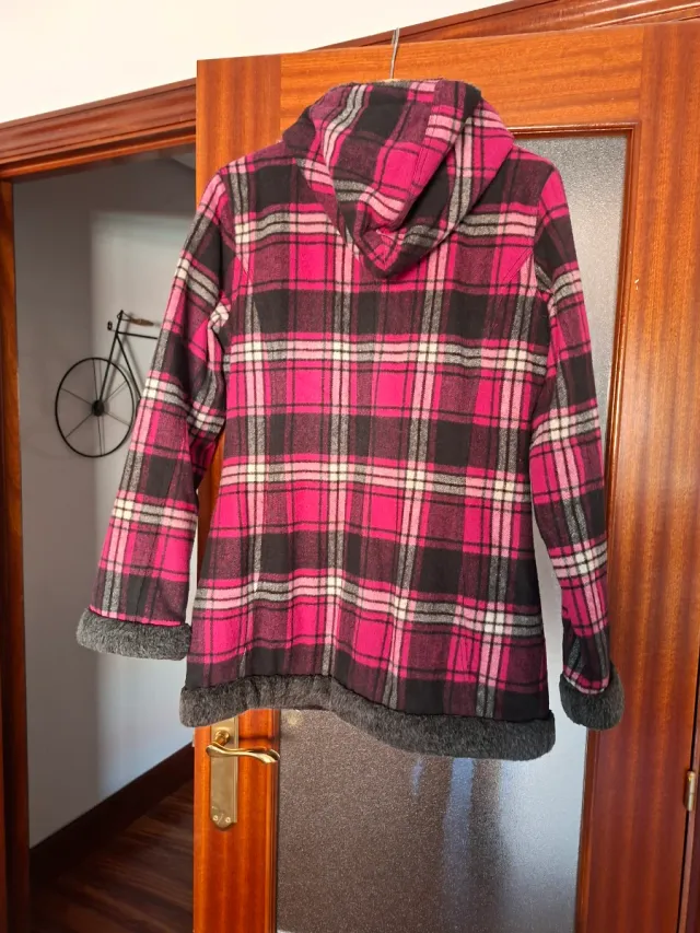 Abrigo cuadros fucsia, gris y negro