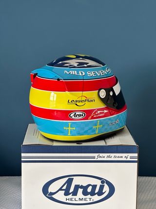 Réplica Casco Arai Fernando Alonso 2005 NUEVO