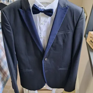 Traje de caballero negro y azul