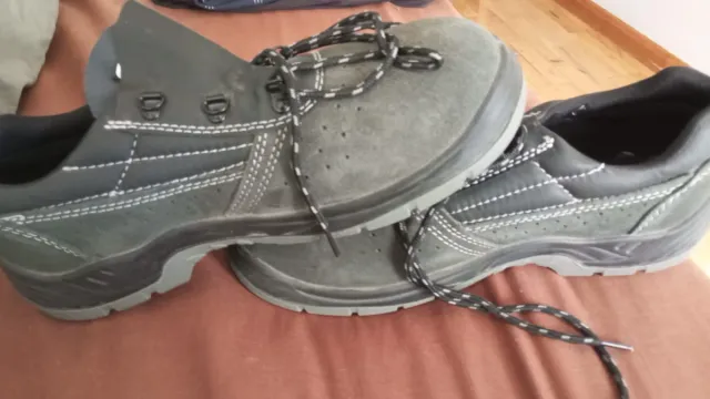 Botas de seguridad negras y grises
