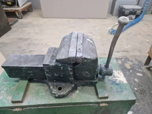 Tornillo de banco robusto