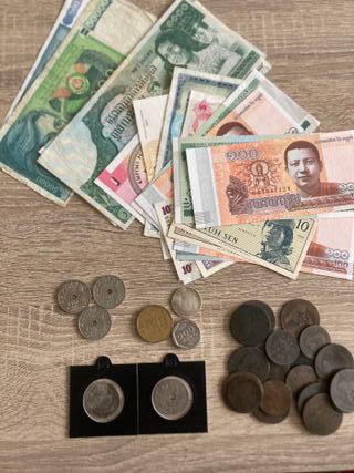 Lote de monedas y billetes