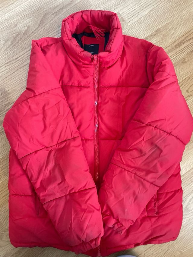 Cazadora acolchada Bershka roja Talla S