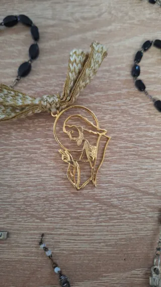 Un sacco di vecchi rosari