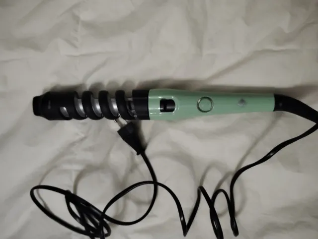 Rizador de pelo espiral negro y verde