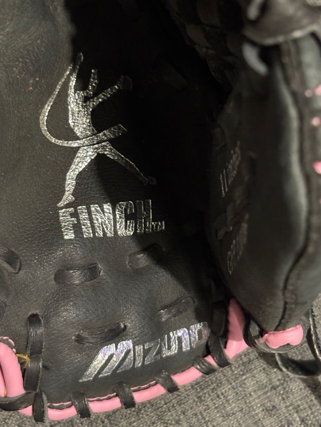 Guanto da baseball Mizuno nero e rosa