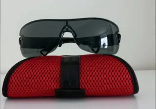 Gafas de sol deportivas negras y rojas