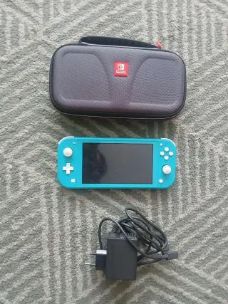 Nintendo Switch Lite Azul + Cargador y Funda