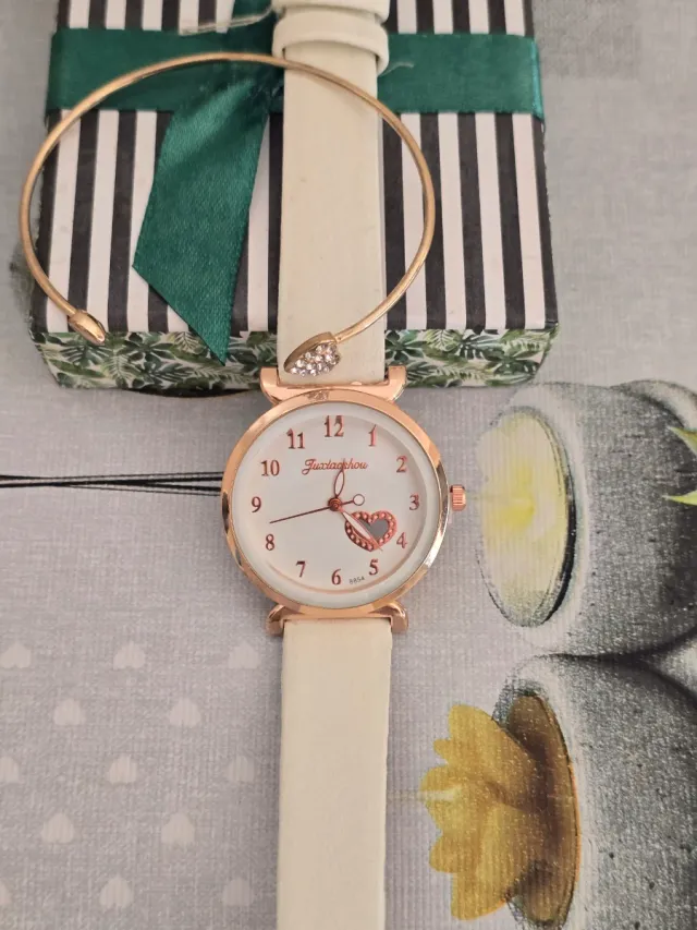 Reloj y pulsera de mujer.NUEVO .7,40 EUROS