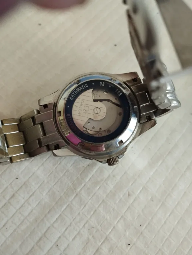 Lote de relojes, brújula y joyero