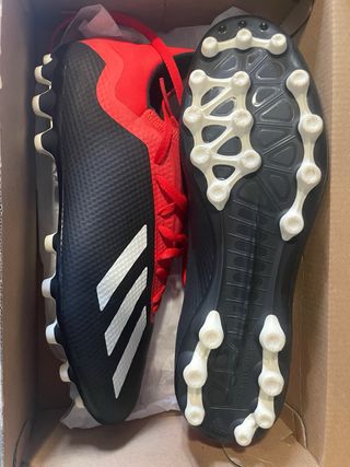Botines Adidas Negros y Rojos
