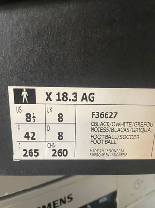 Botines Adidas Negros y Rojos