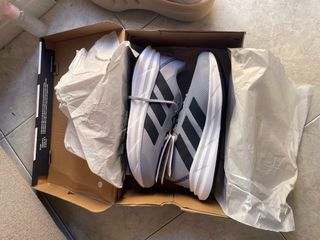 Zapatillas Adidas grises y negras