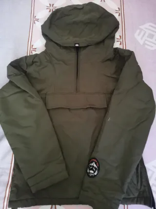 Chaqueta Anorak Verde con Capucha
