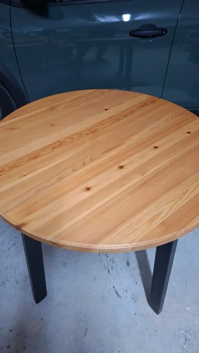 Mesa redonda madera Ikea+ Silla a conjunto+ Cojín