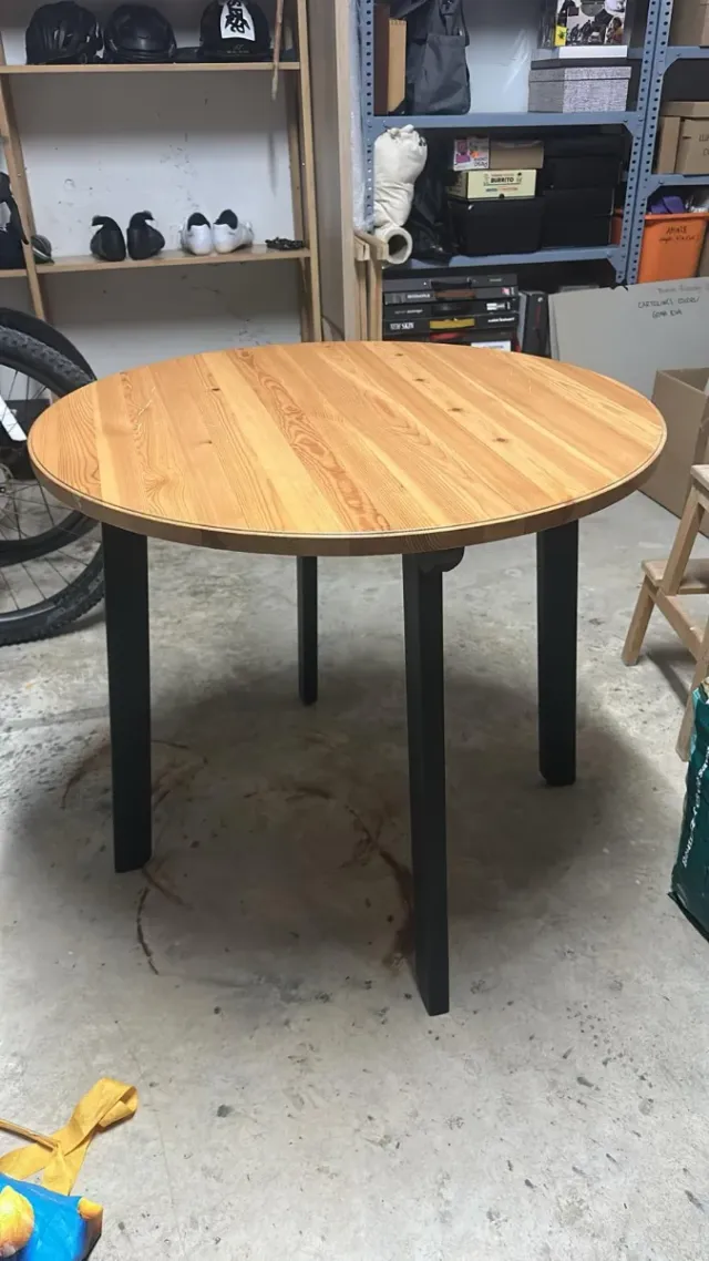 Mesa redonda madera Ikea+ Silla a conjunto+ Cojín