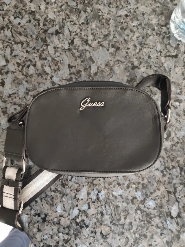 Bolso Guess Negro Correa Rayas