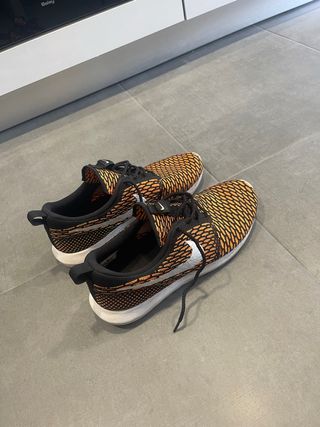 Zapatillas Nike Running Naranja y Negro