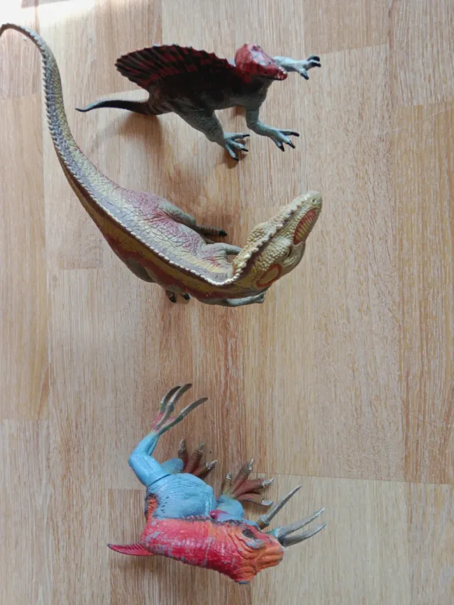 3 dinosaurios articulados